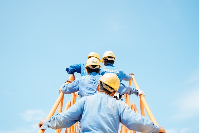 What options can employers consider as an alternative to redundancy?